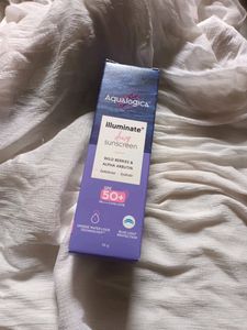 Aqualogica Illuminate +dewy Sunscreen