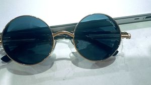 Round Gold Framed Sunglasses (Unisex)