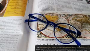 Crystal Blue Spectacles 💕