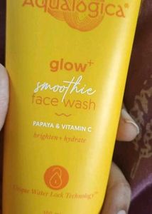 Aqualogica Glow+ Smoothie Face Wash