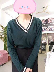 Stylish Green V-Neck Sweatshirt