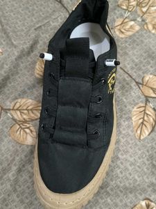 Theerafter Sneakers Size 7