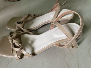 Cute Beige Bow Sandals