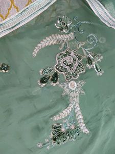 Embroidered Green Saree With Blouse Piece