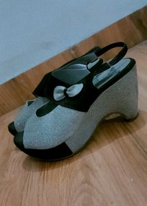 Women Party Wear Velvet Glittery Heels