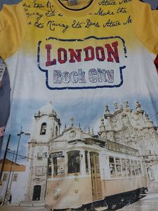 Stylish Blue Jeans&amp; T-shirt Also