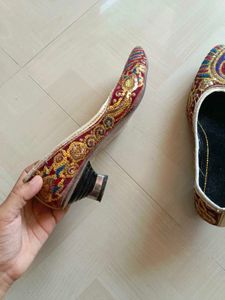 Embroidered jutti ❤️