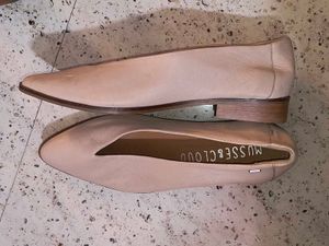 Elegant Nude Flats
