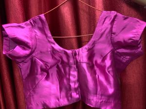 pink blouse💗💗