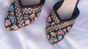 Floral Embroidered sandal 👡