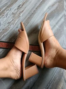 BLOCK HEEL