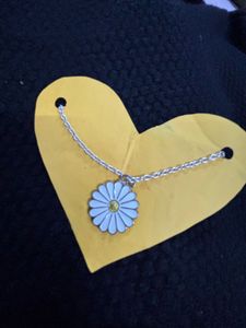 Daisy Flower Pendant Necklace