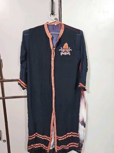 Elegant Embroidered Kurta L Size
