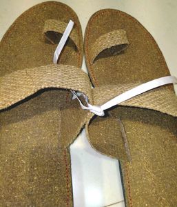 7&#34; Women&#39;s Flat Chappal Made From PANCHGAVYA