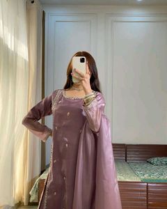 Beautiful Pakistani Suit🦢✨