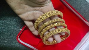 4 Pce Golden Bangles