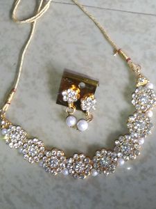 Pearl &amp; Crystal Necklace Set