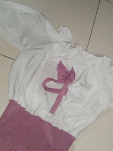 A Cute Pink N White Top🎀💓