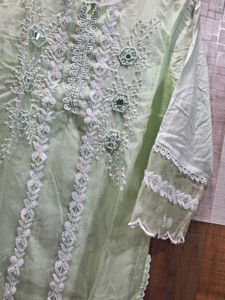 Beautiful 3 Piece Pakistani Suit