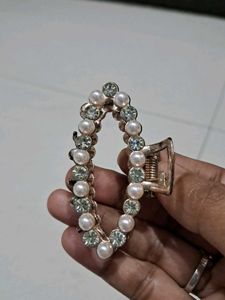 Pearl Hair Claw Clip