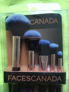 Faces Canada Brush Set