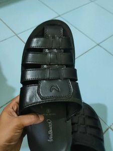 Walkaroo Black Sandals - Size 9