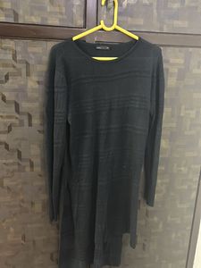BLACK SWEATER