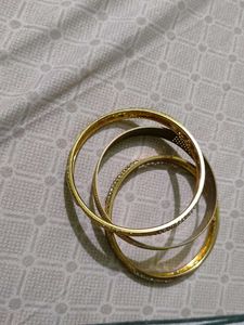 Elegant Pearl Necklace And Bangles