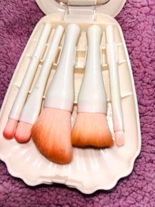 Vintage Shell Makeup Brush Set