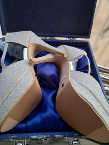 Now In Offer Price Brand New Pencil Heels 👠