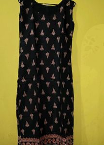 Sleeveless Black &amp; Red Print Kurti