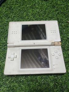 Nintendo DS Lite White Latch Broken