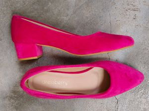 Dressberry Pink Velvet Pointed Toe Pumps
