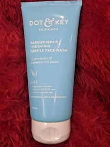 DOT & KEY Barrier Repair + Hydrating Face Wash