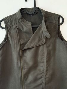 Sleeveless Vest
