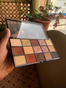 Eyeshadow Palette And Makeup Brush Combo