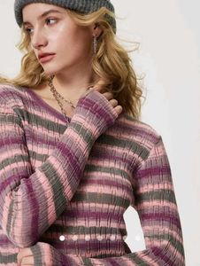 block knite pullover top