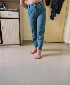 Selling Jeans Combo Wit Free 1 Eyeliner .
