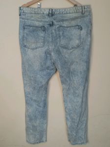 Light Distressed Jeans