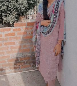 Elegant Printed Shawl &amp; Blush Outfit