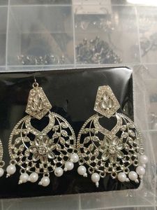 Diamond Set Of Earings And Bindi