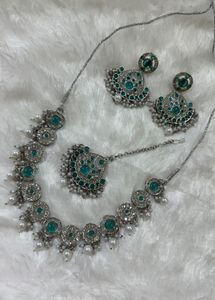 Unused Emerald Green Jewelry Set