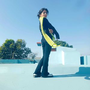 Green Woven Muffler with Fringe ✨