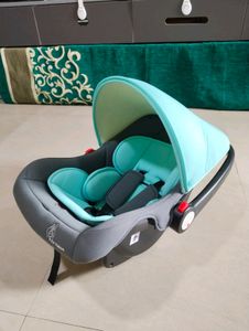 R for Rabbit Picaboo Baby Carry Cot