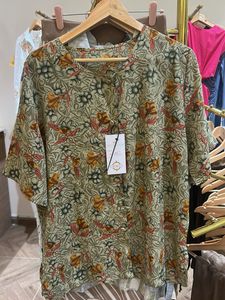 imported Floral Print Top