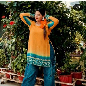 Beautiful Short Backless Kurti