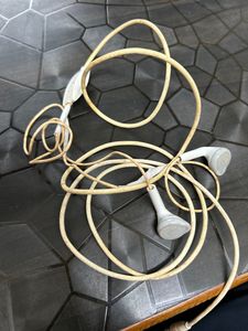 SAMSUNG headphones With Speaker Wire Is Damage But
