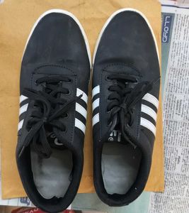 Men Black &amp; White Sneakers