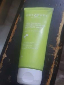 Dot &amp; Key Face Wash
