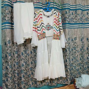 Elegant Embroidered White Top &amp; Dupatta